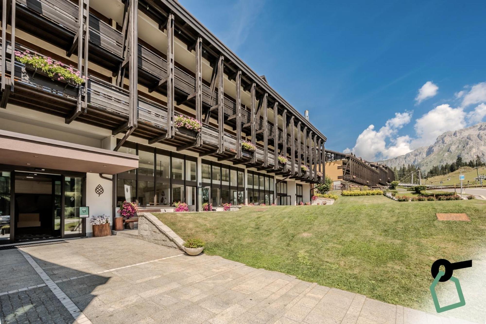Hotiday Collection - Campiglio Groste 3*